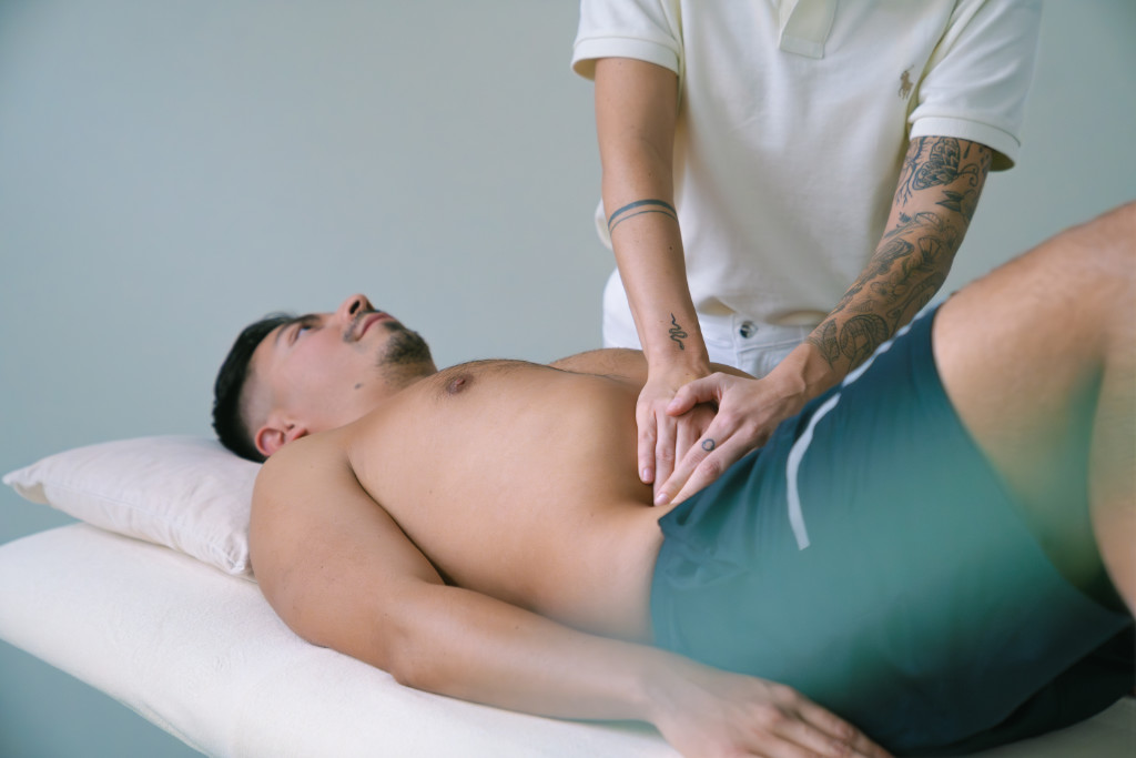 Osteopathische Behandlung des Bauchraums und Verdauungsorgane