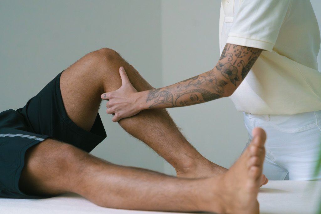 Osteopathische Behandlung von Hüfte, Knie und Fuß